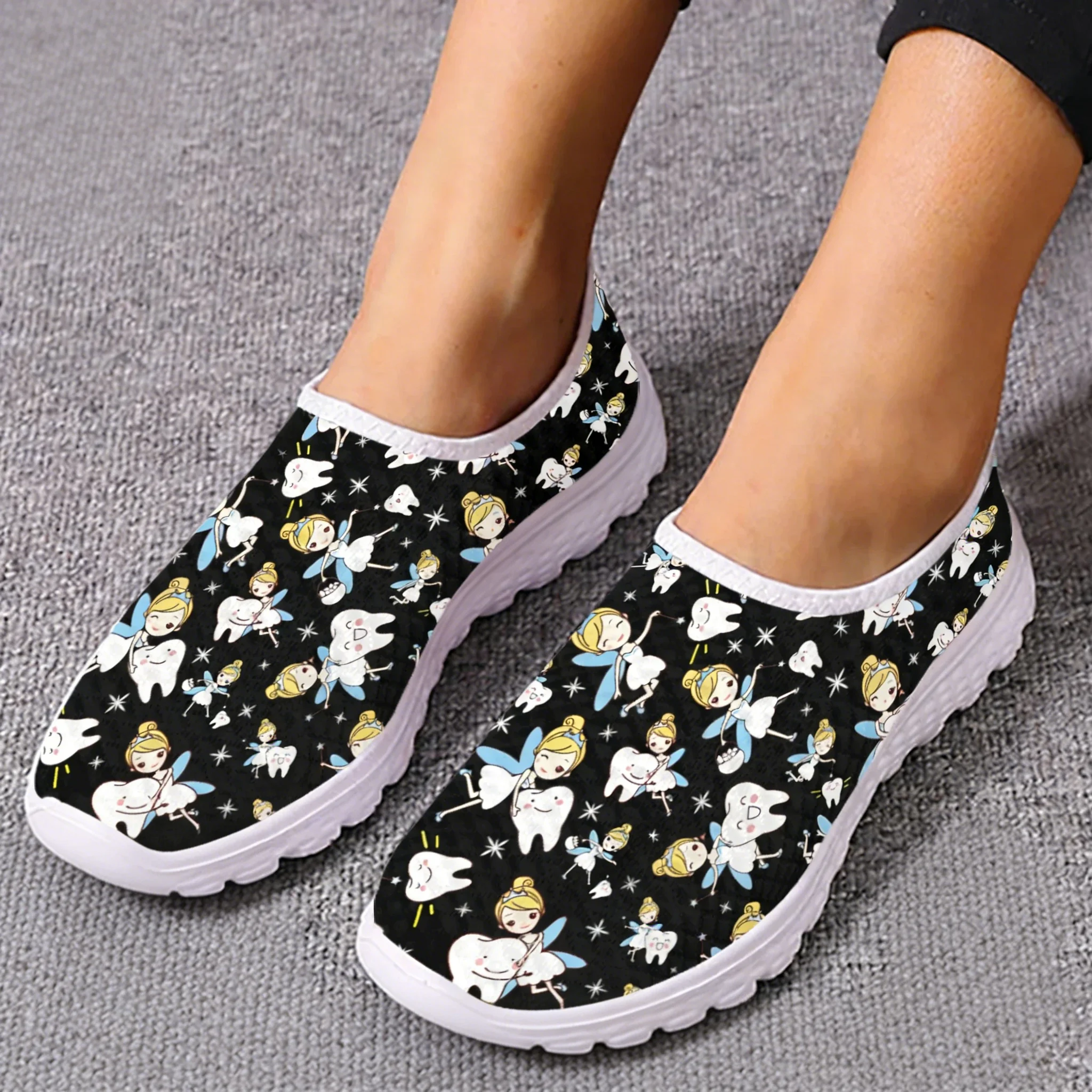 Women'S Shoes Nursing - Urocze kreskówkowe sneakersy z siateczką w